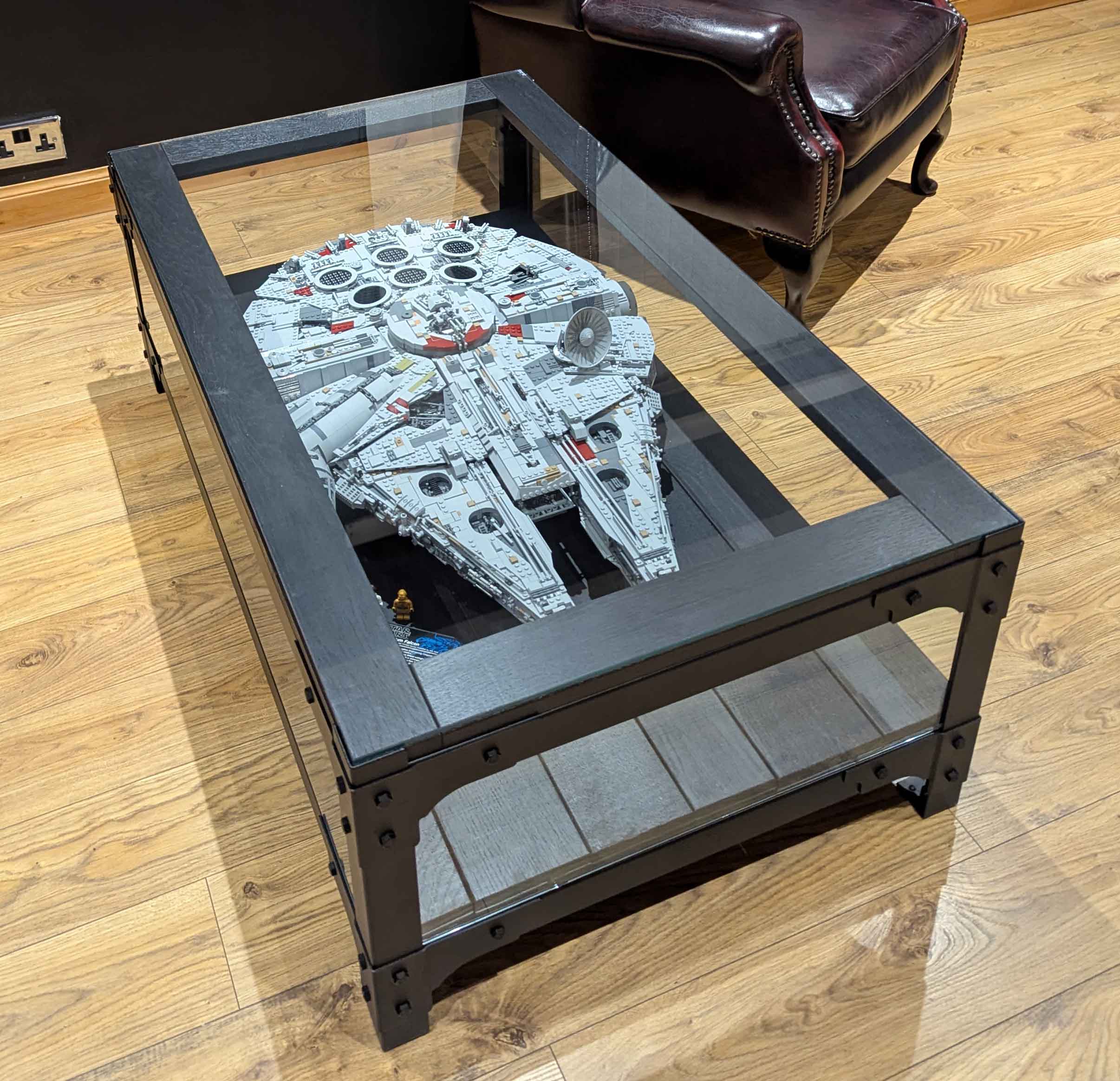 Millennium-Falcon-Display-Table-Infinity-Ash-Jet-1200mm-x-700mm----2
