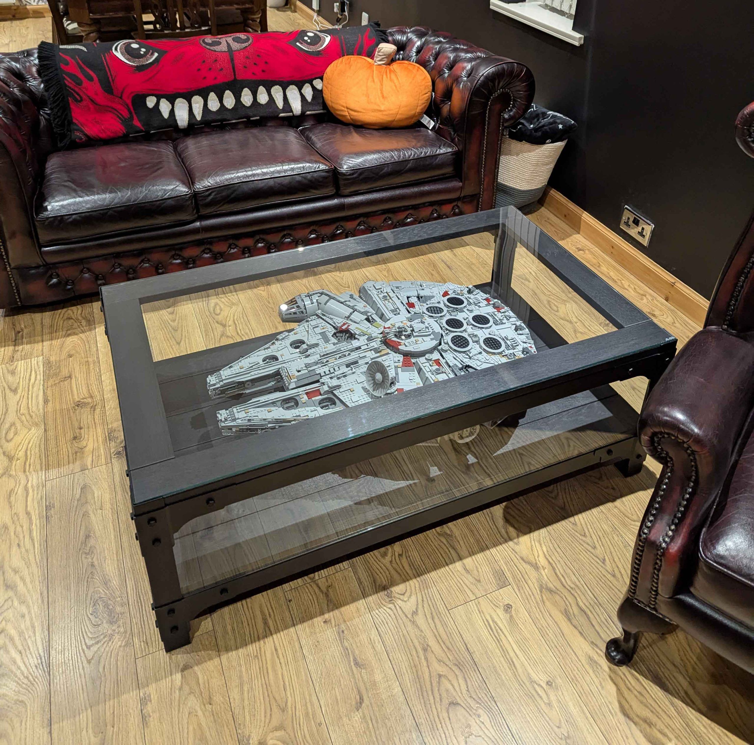 Millennium-Falcon-Display-Table-Infinity-Ash-Jet-1200mm-x-700mm.---1